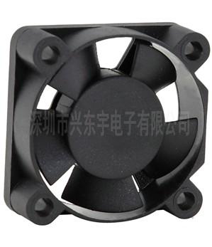 【電(dian)飯(fan)煲散(san)熱風扇】的(de)轉(zhuan)速問題(ti)，值(zhi)得深思！